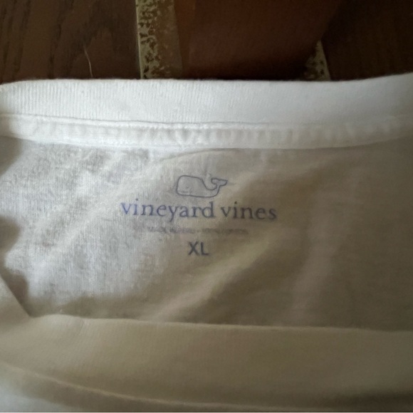 Vineyard Vines 2016 XL Happy Holidays Tee - Picture 3 of 3